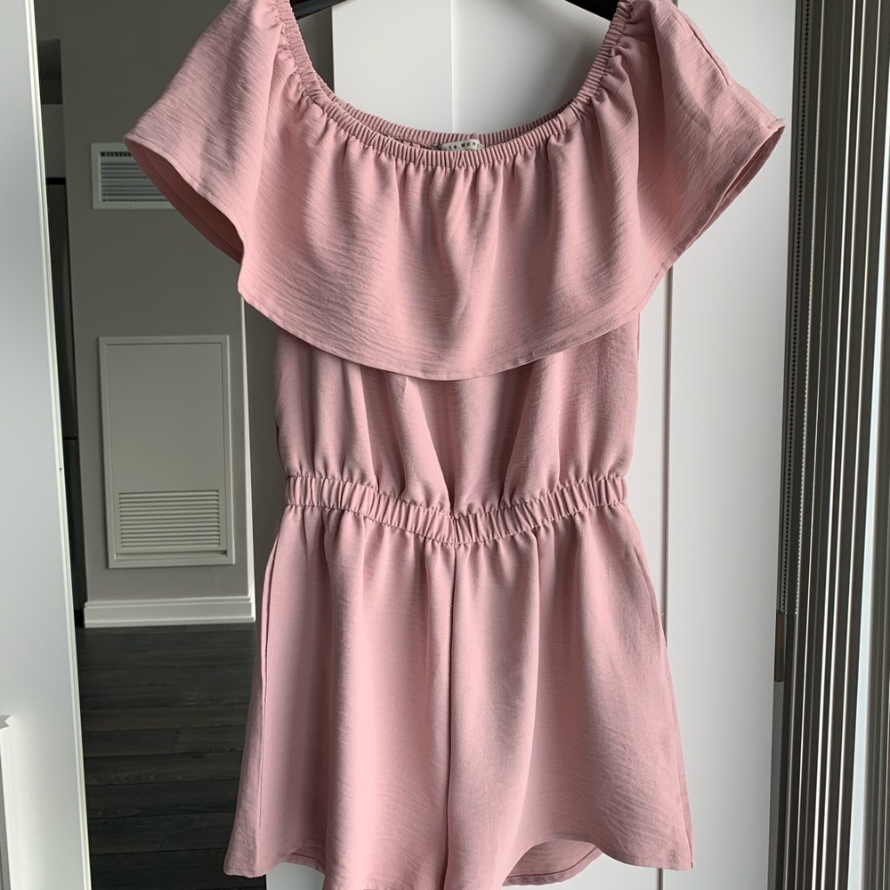 MOVING SALE 🔥 Feminine jumpsuit